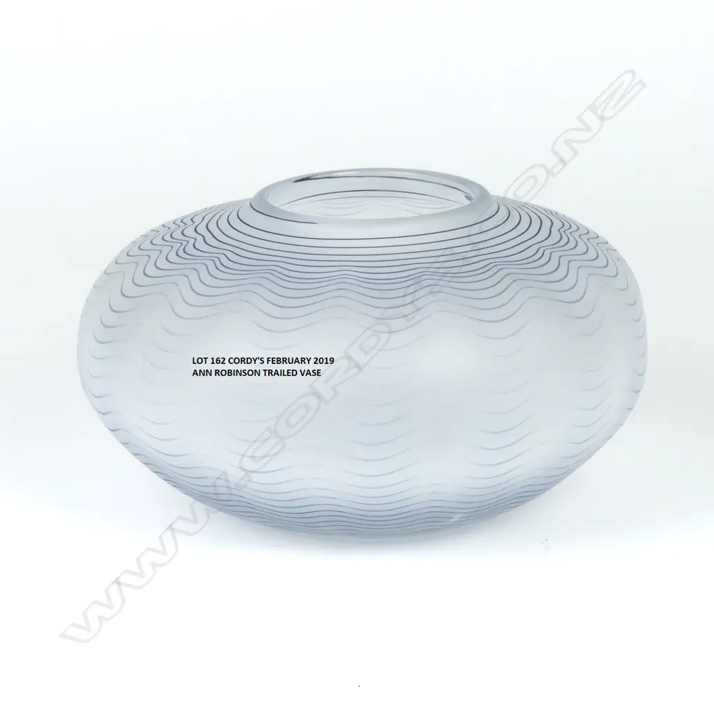 An early Ann Robinson 'trail' vase, Image 1++